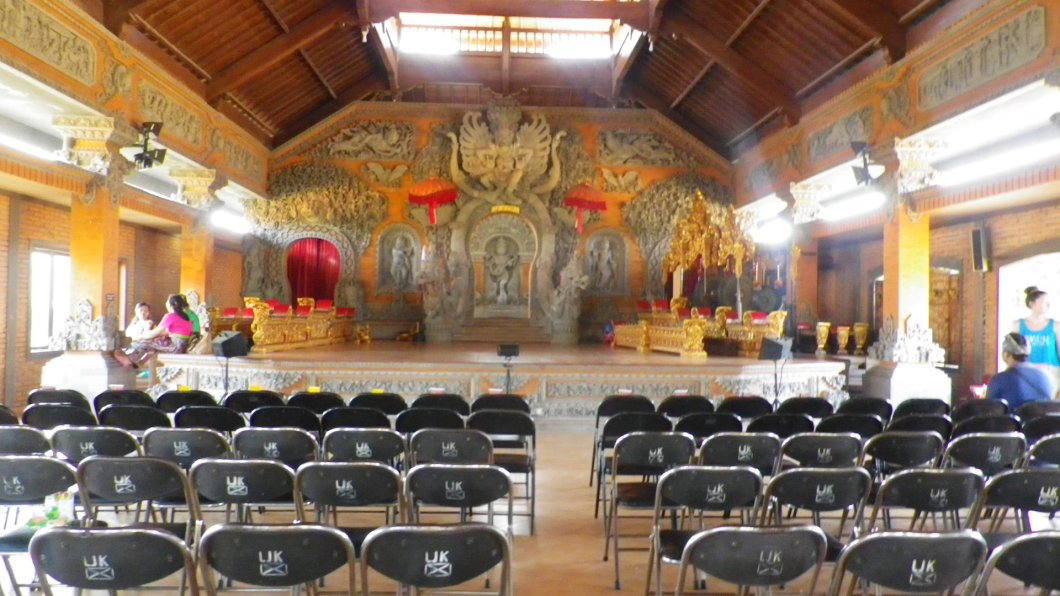 intérieur temple indonésien