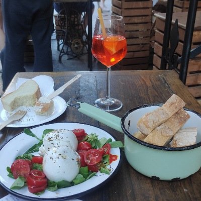 Spritz et assiette remplie