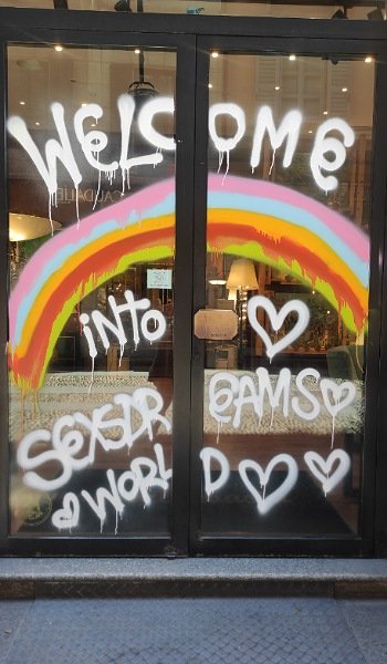 The Robertaebasta collection is a carefully chosen selection of rare and exclusive works of art, design objects and renowned vintage furniture.